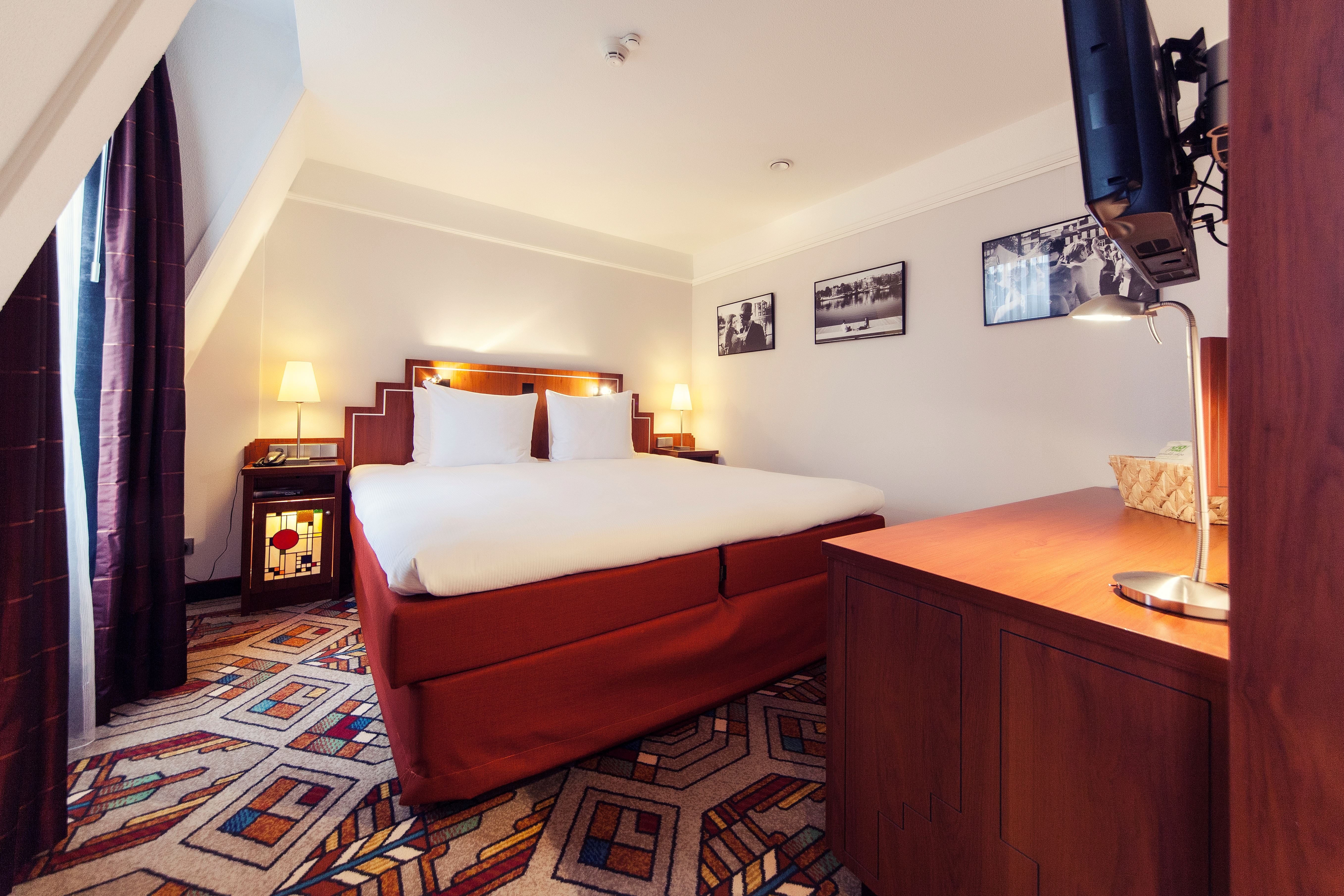 banks-mansion-hotel-amsterdam-suite-bed1